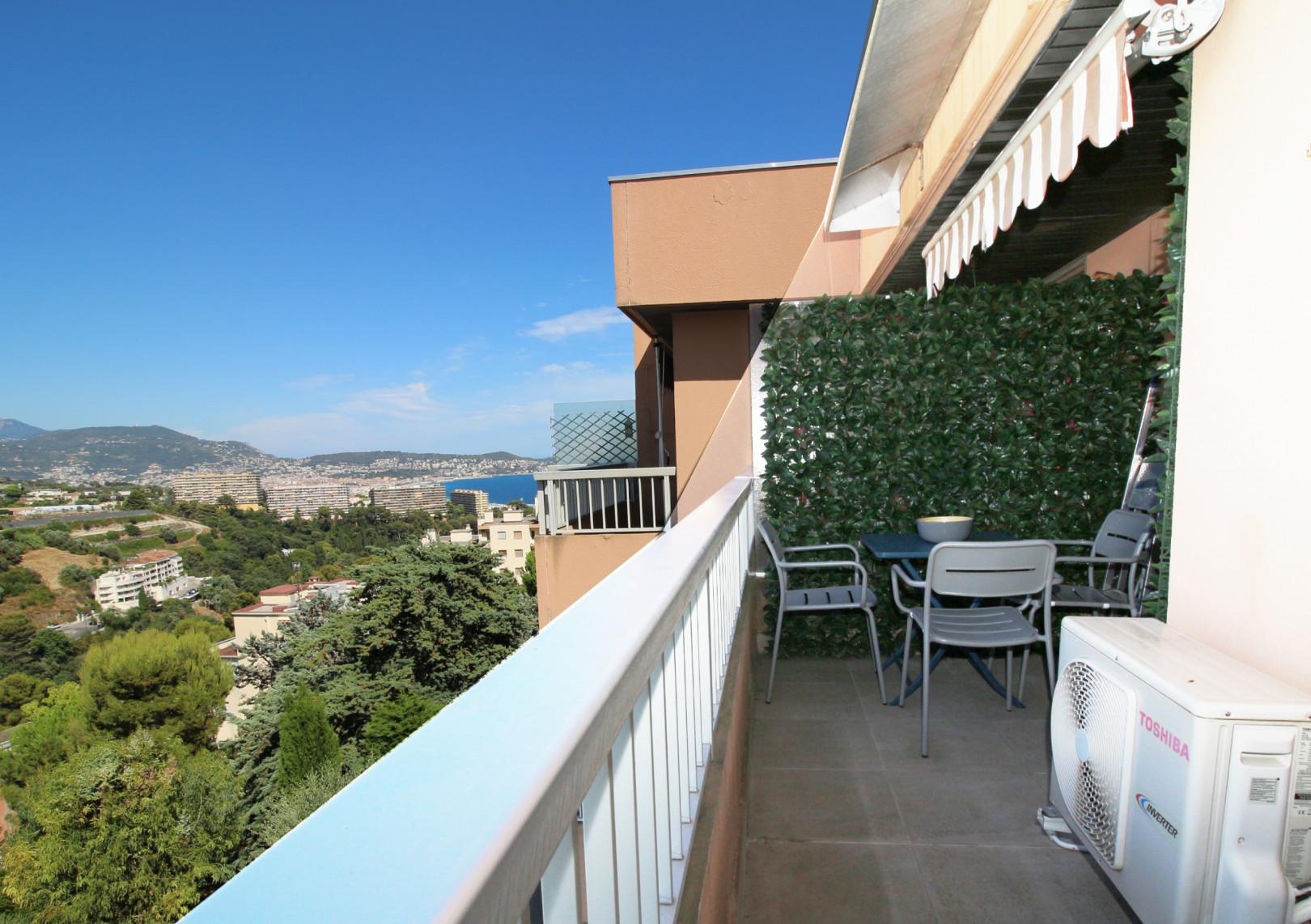 
                                                Vente
                                                 SUPERBE APPARTEMENT 2 3 PIÈCES DERNIER ÉTAGE AVEC PISCINE À FABRON