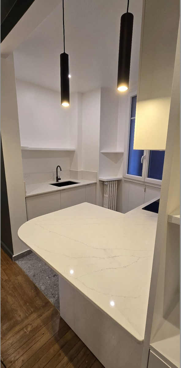 
                                                Location
                                                 Superbe appartement 2 pièces, Paris 15ème (loyer tout inclus)