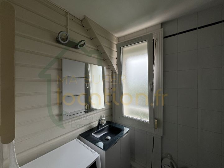 
                                                Location
                                                 Superbe Appartement 4 pièces dans une résidence calme proche du centre-ville de Saint-Quentin