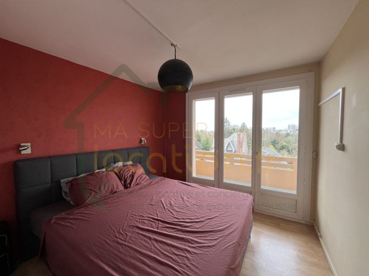 
                                                Location
                                                 Superbe Appartement 4 pièces dans une résidence calme proche du centre-ville de Saint-Quentin