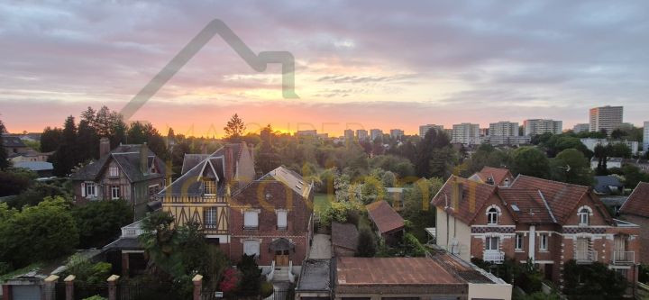 
                                                Location
                                                 Superbe Appartement 4 pièces dans une résidence calme proche du centre-ville de Saint-Quentin