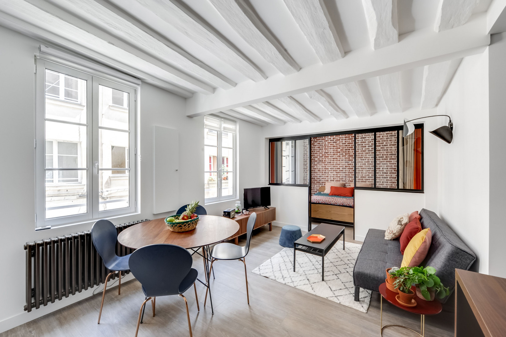 
                                                Location
                                                 Superbe appartement au cœur de Versailles (loyer tout inclus)