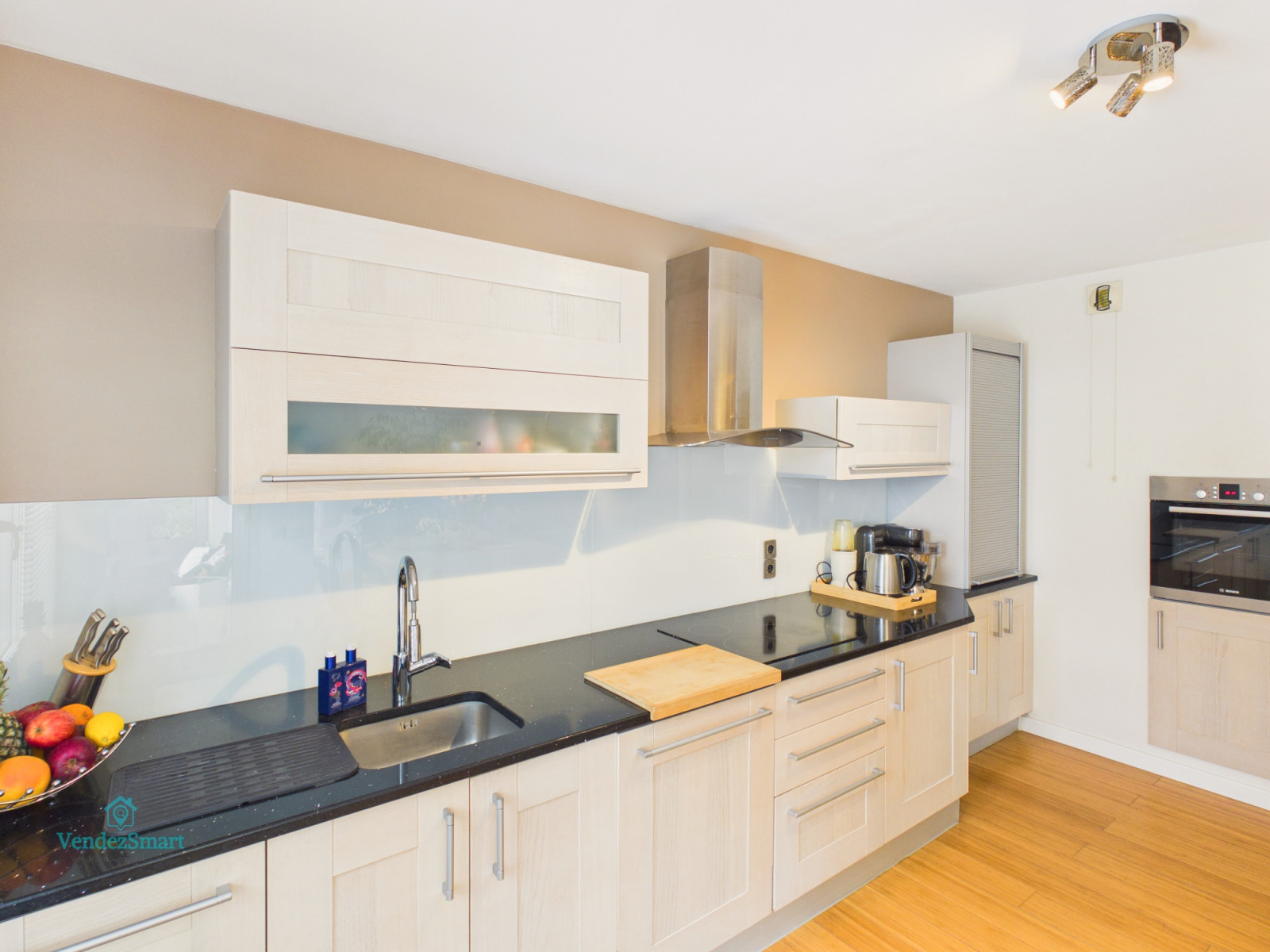 
                                                Vente
                                                 Superbe appartement avec grande terrasse proche de toutes les commodités