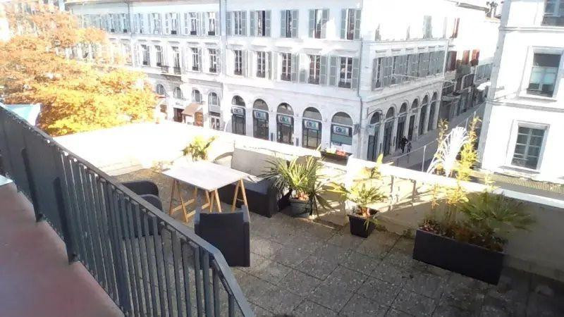 
                                                Location
                                                 Superbe appartement, calme, balcon et terrasse