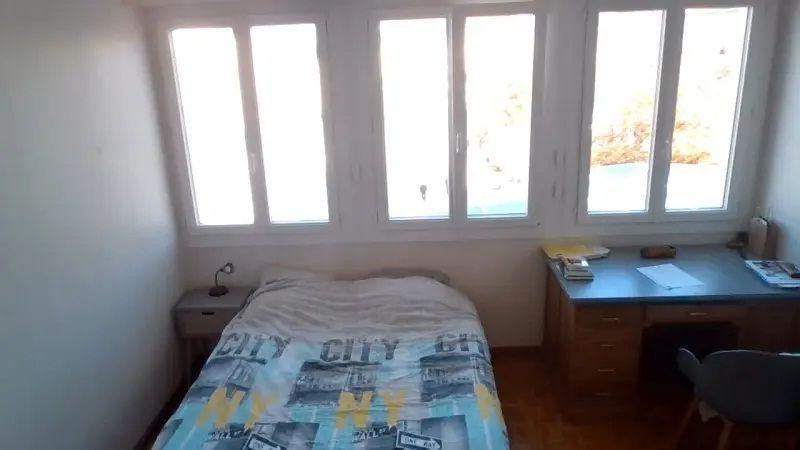 
                                                Location
                                                 Superbe appartement, calme, balcon et terrasse