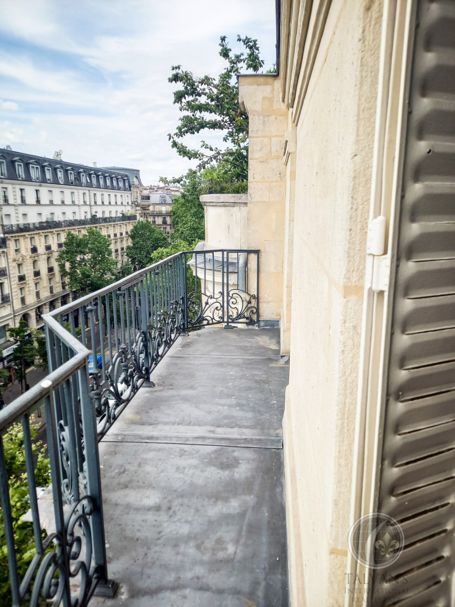 
                                                Vente
                                                 Superbe Appartement de Charme à Montmartre