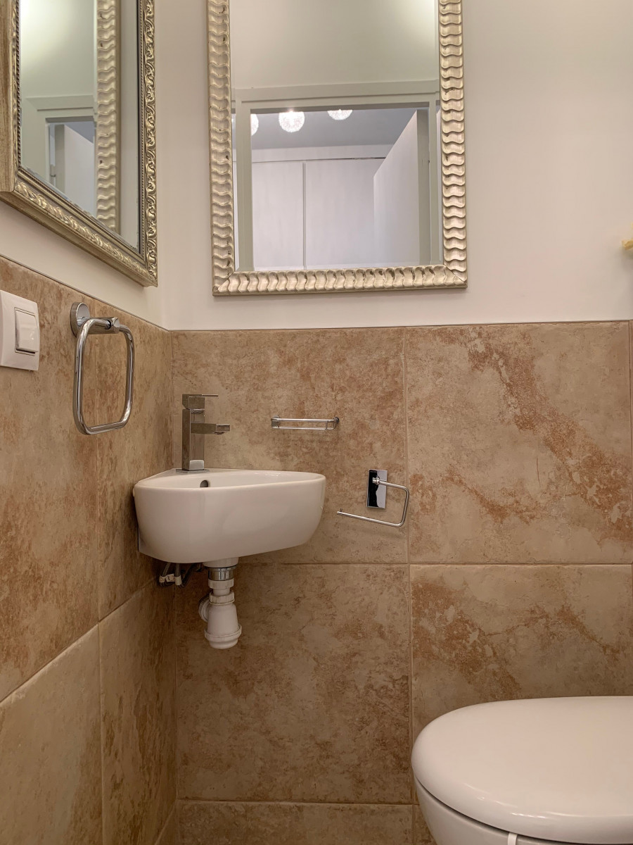 
                                                Location
                                                 Superbe appartement, idéalement situé et entièrement équipé (loyer tout inclus)