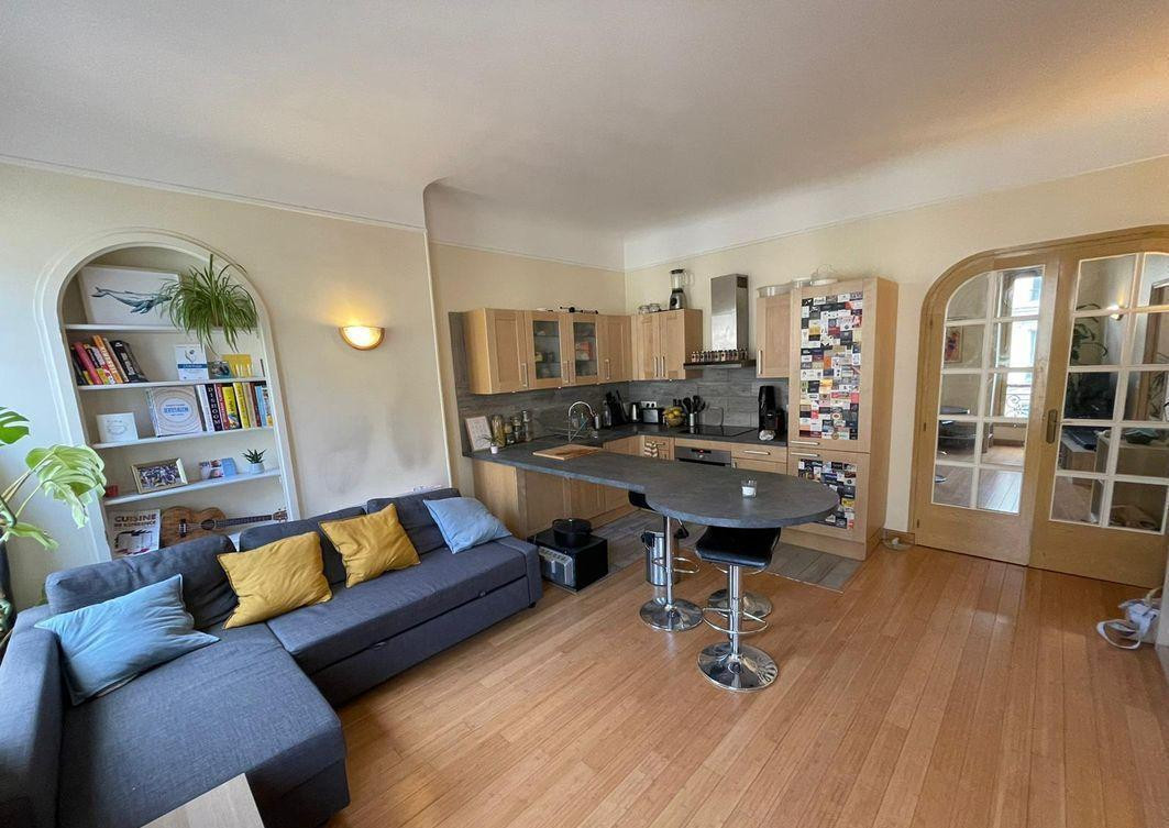 
                                                Location
                                                 Superbe appartement luxe - 3 pièces de 55m2