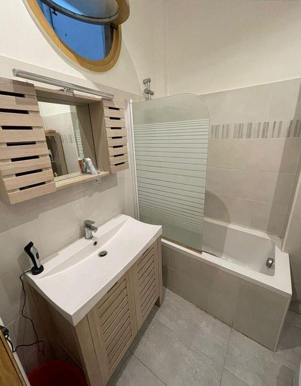 
                                                Location
                                                 Superbe appartement luxe - 3 pièces de 55m2
