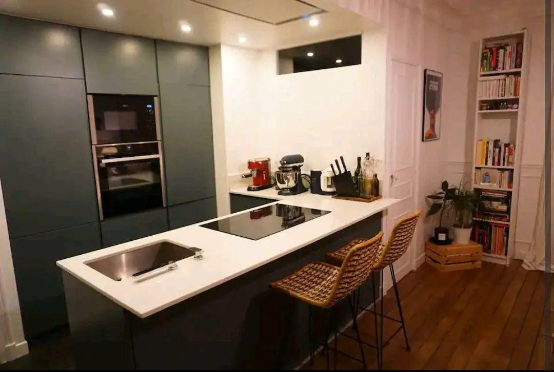 
                                                Location
                                                 Superbe appartement meublé 49m² Louis Blanc