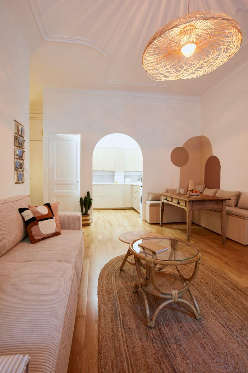 
                                                Location
                                                 Superbe appartement meublé Quartier St Victor
