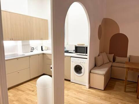 
                                                Location
                                                 Superbe appartement meublé Quartier St Victor
