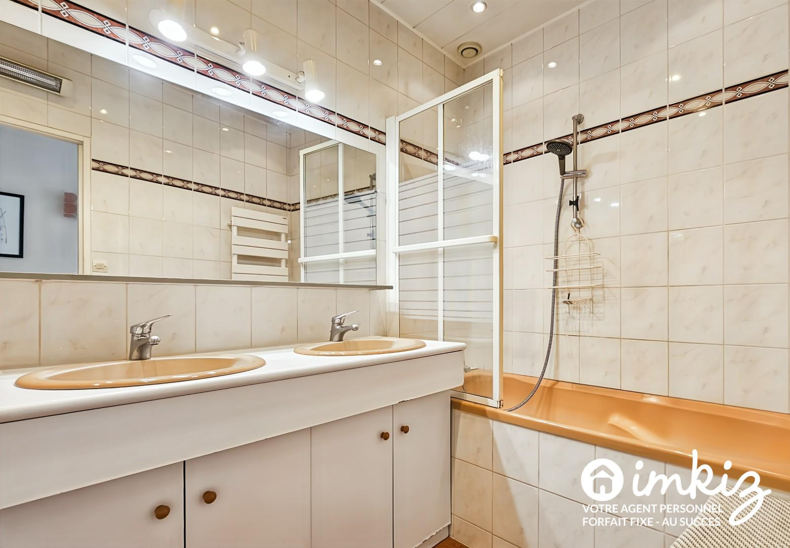 
                                                Vente
                                                 Superbe appartement T3/T4 avec balcon et vue