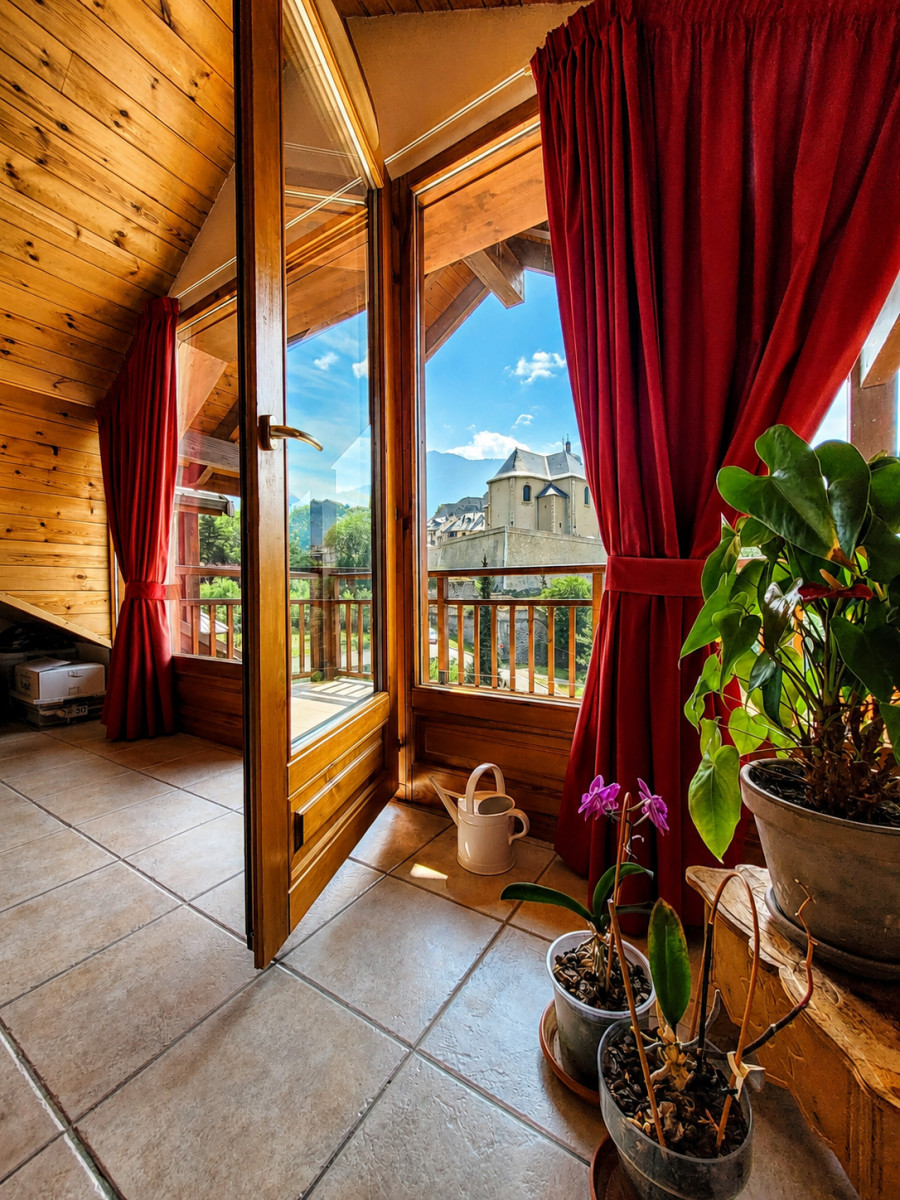 
                                                Vente
                                                 Superbe appartement T4 en duplex traversant