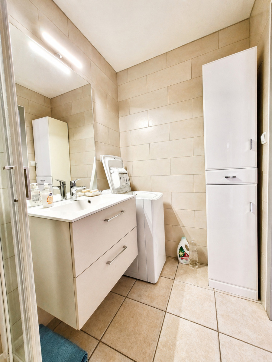 
                                                Vente
                                                 Superbe appartement T4 en duplex traversant