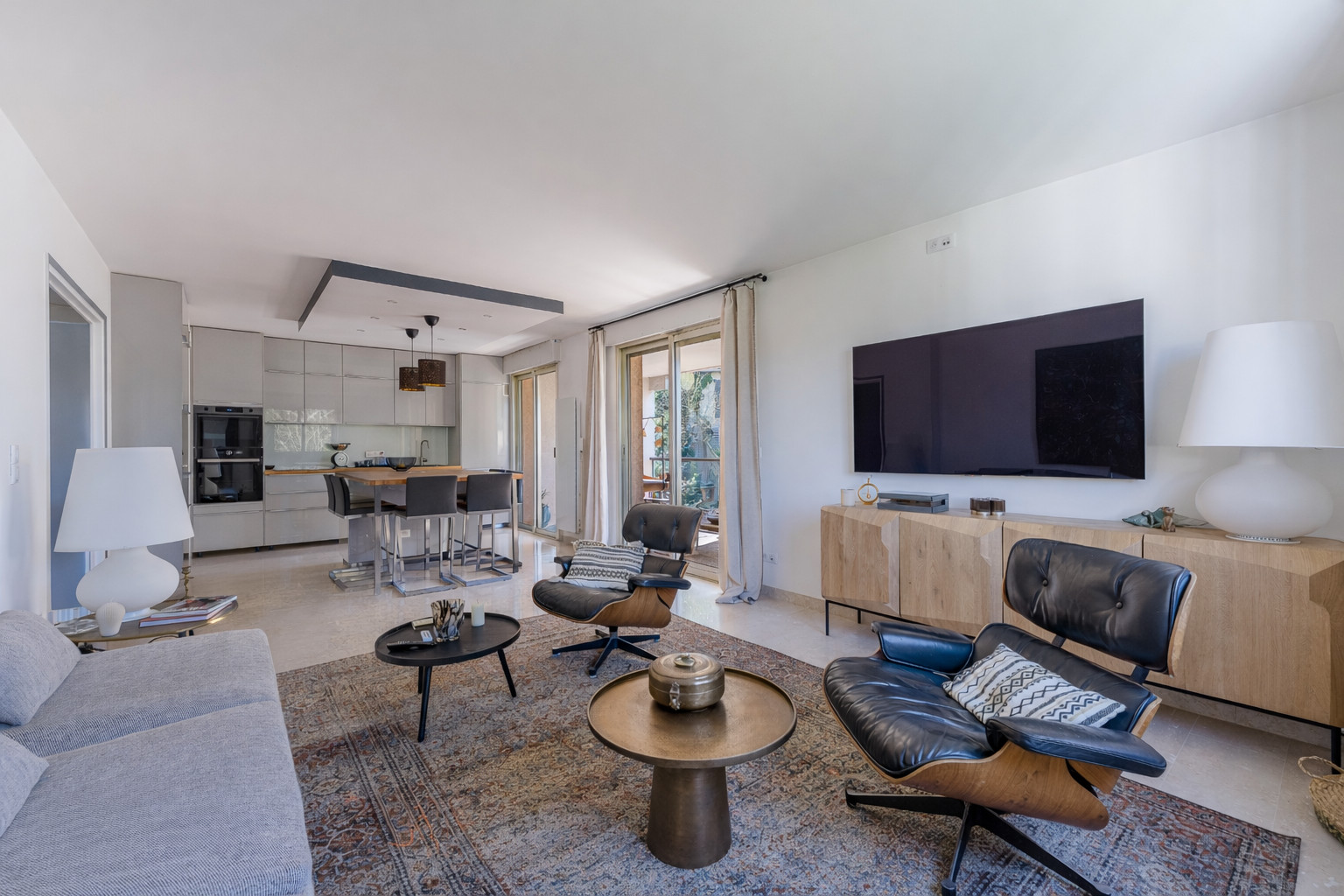 
                                                Vente
                                                 Superbe appartement T4 lumineux avec 2 terrasses, garage et cadre privilégié à LYON 4ème