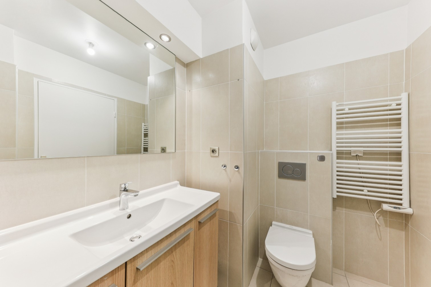 
                                                Vente
                                                 Superbe appartement T6 familial avec terrasse