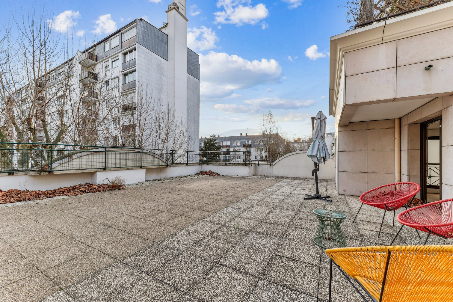
                                                Vente
                                                 Superbe appartement T6 familial avec terrasse