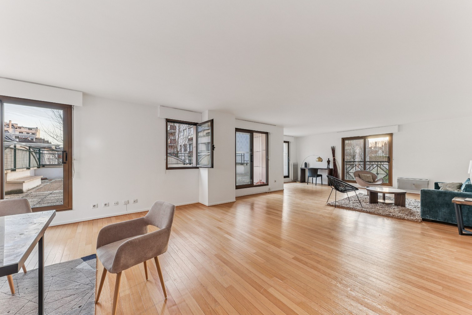 
                                                Vente
                                                 Superbe appartement T6 familial avec terrasse