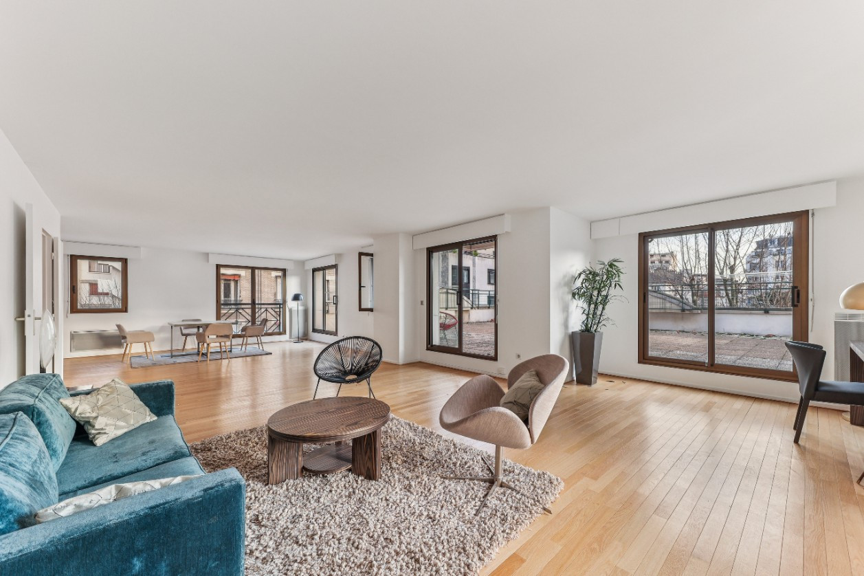 
                                                Vente
                                                 Superbe appartement T6 familial avec terrasse
