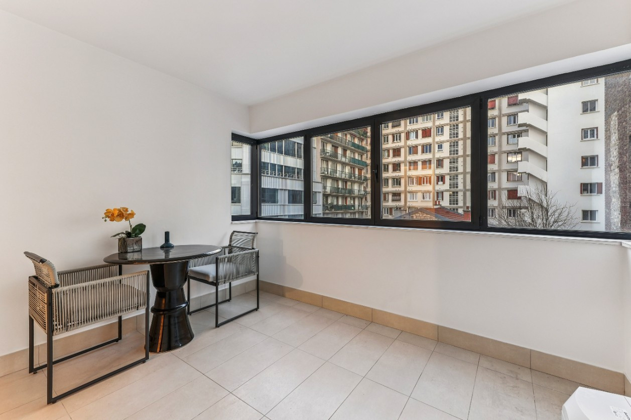 
                                                Vente
                                                 Superbe appartement T6 familial avec terrasse