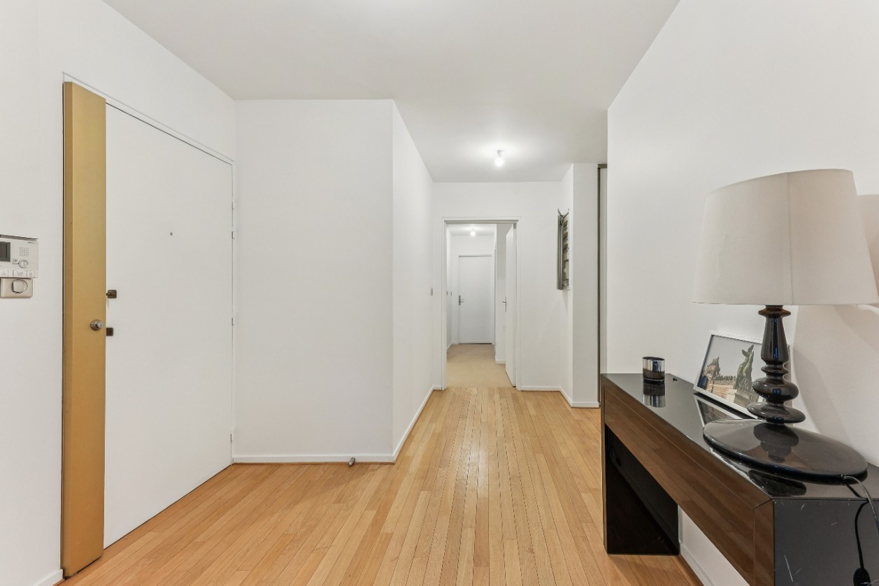 
                                                Vente
                                                 Superbe appartement T6 familial avec terrasse