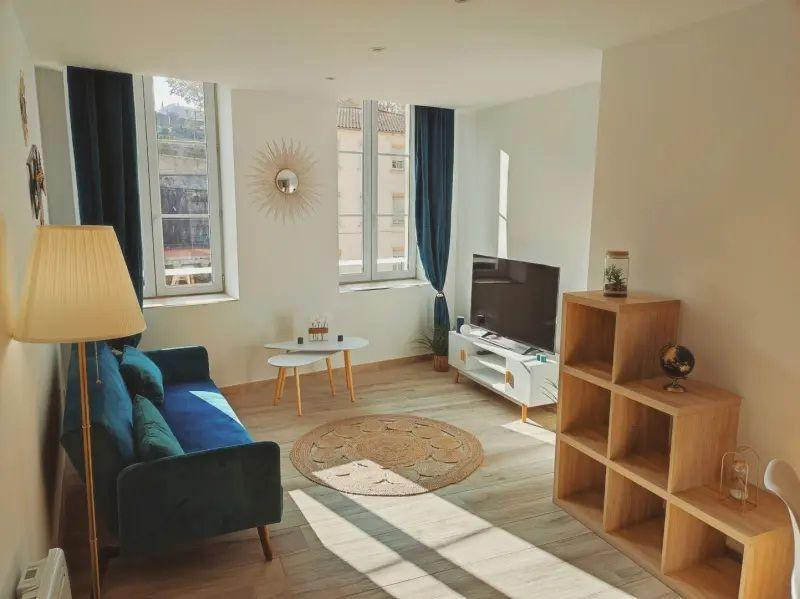 
                                                Location
                                                 Superbe appartement traversant et lumineux