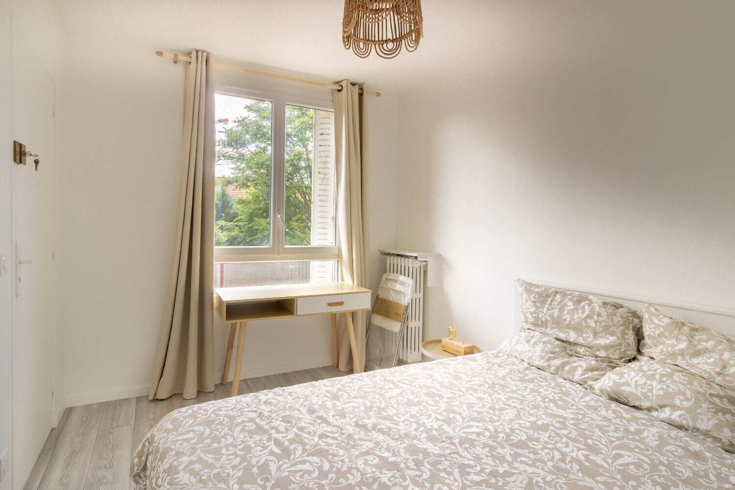 
                                                Colocation
                                                 Superbe colocation meublée de 3 chambres
