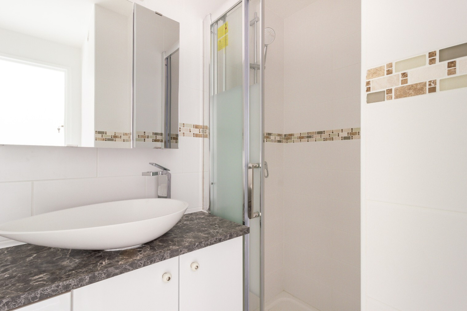 
                                                Colocation
                                                 Superbe colocation meublée de 3 chambres