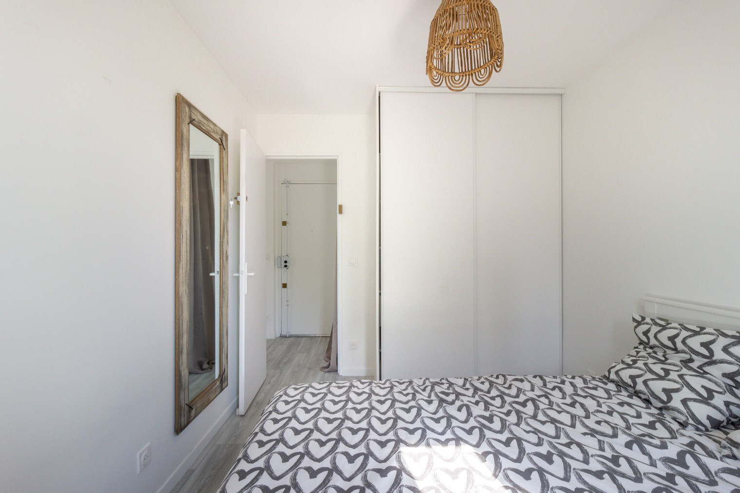 
                                                Colocation
                                                 Superbe colocation meublée de 3 chambres