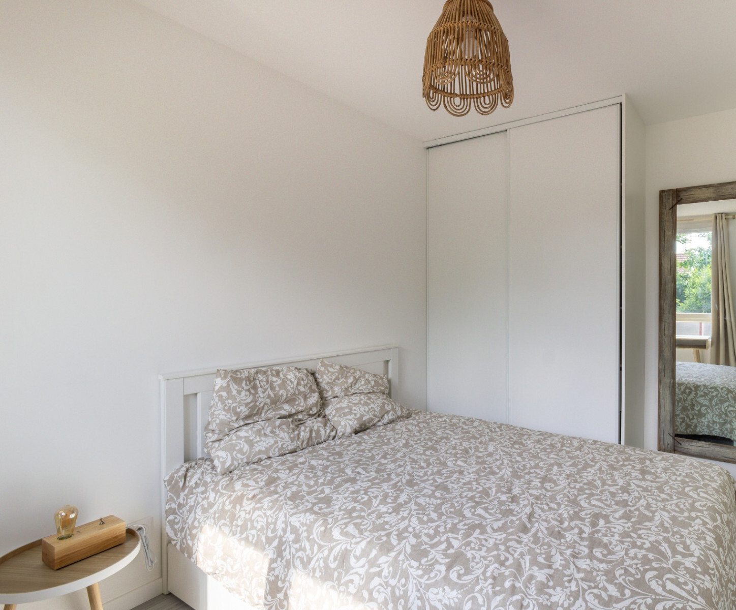 
                                                Colocation
                                                 Superbe colocation meublée de 3 chambres