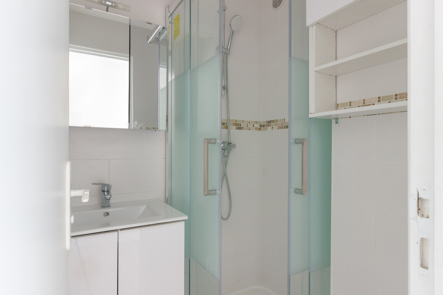 
                                                Colocation
                                                 Superbe colocation meublée de 3 chambres
