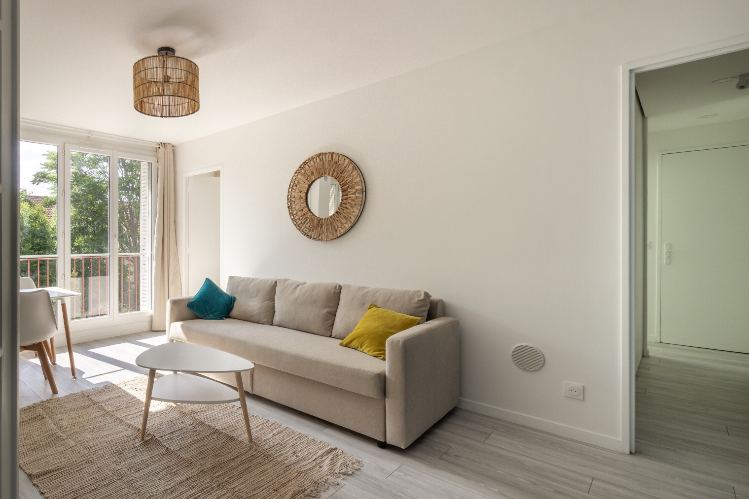 
                                                Colocation
                                                 Superbe colocation meublée de 3 chambres