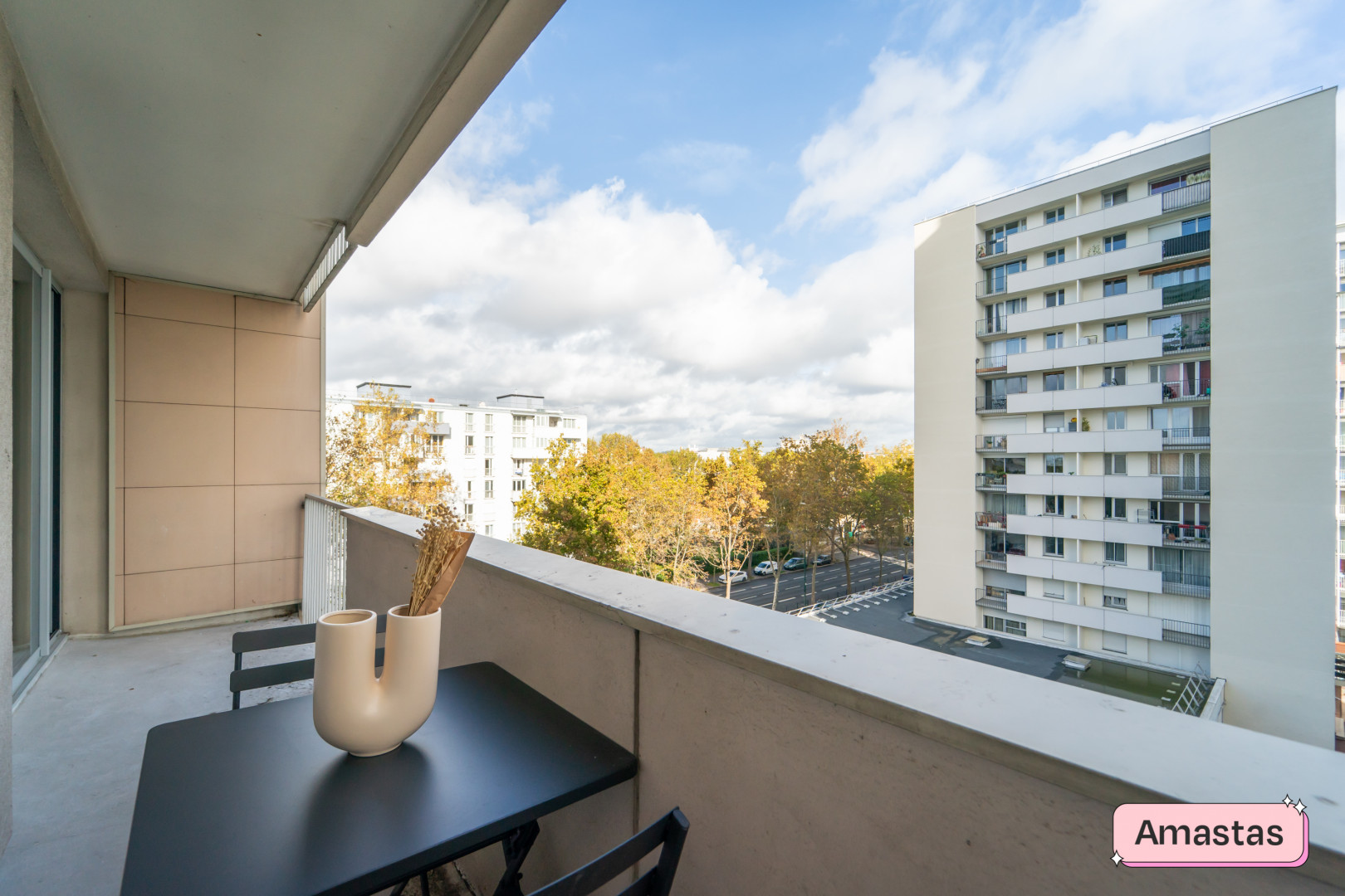 
                                                Colocation
                                                 Superbe colocation refaite à neuf avec balcon à Colombes