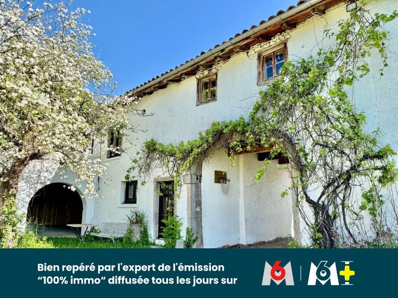 
                                                Vente
                                                 Superbe corps de ferme rénové de 352 m² sur  1393 m² de terrain