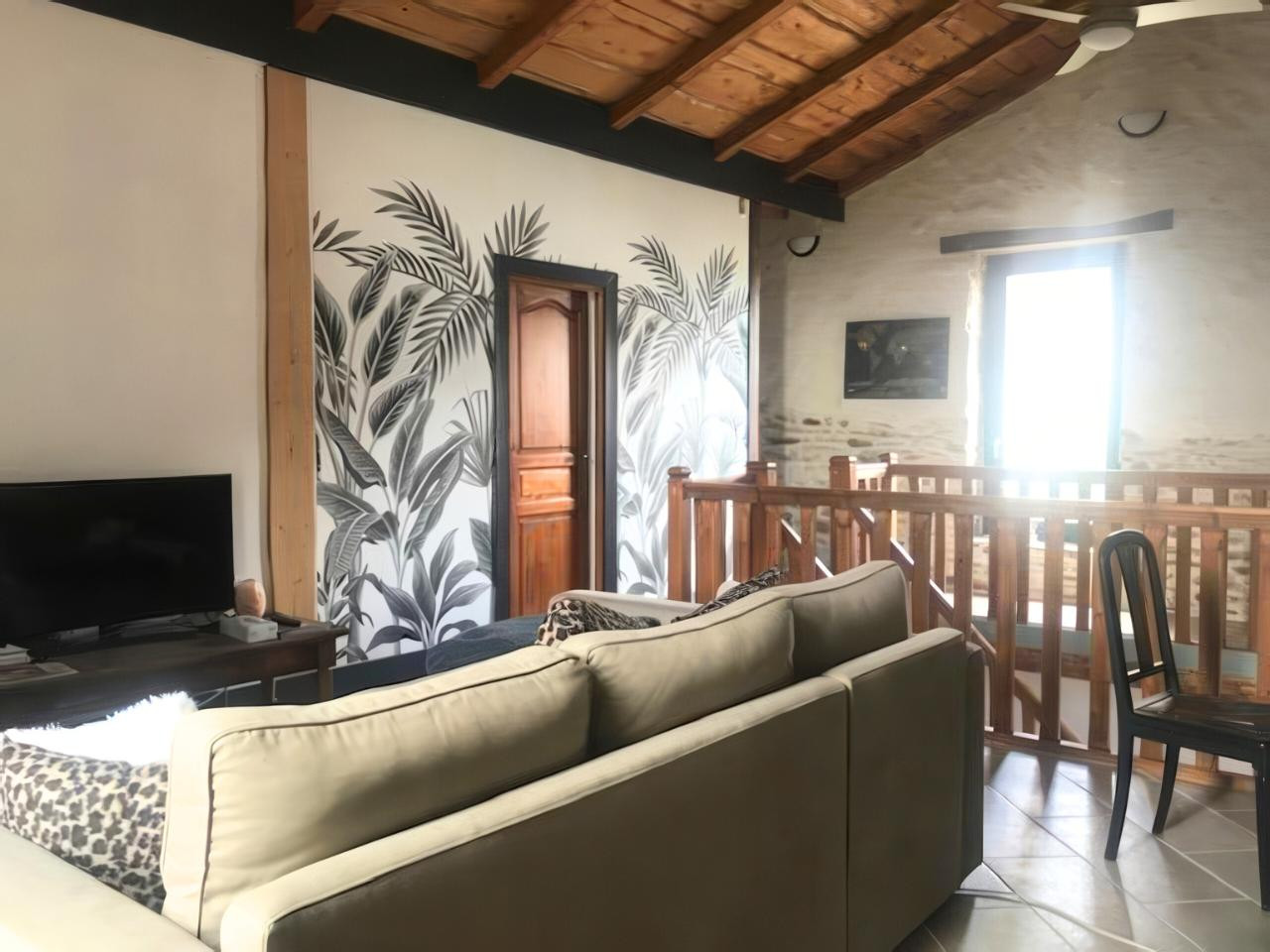 
                                                Vente
                                                 Superbe Corps de Ferme Rénové en Pierre avec Vue