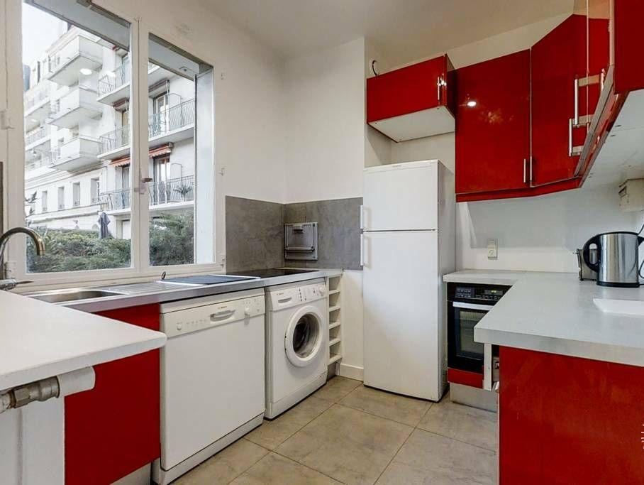 
                                                Location
                                                 Superbe Double living meublé très bien situé 35m²