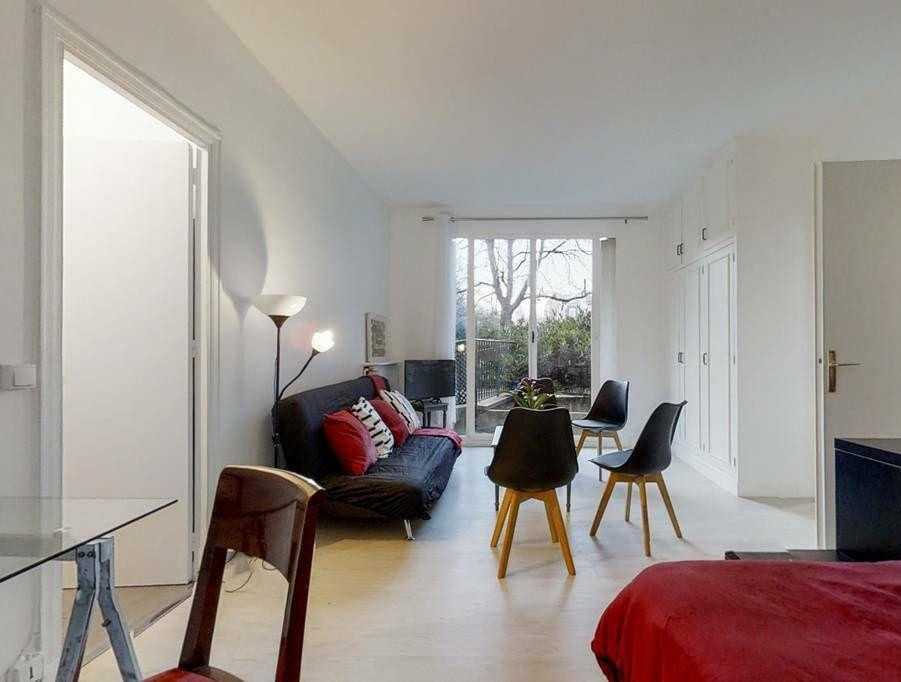 
                                                Location
                                                 Superbe Double living meublé très bien situé 35m²