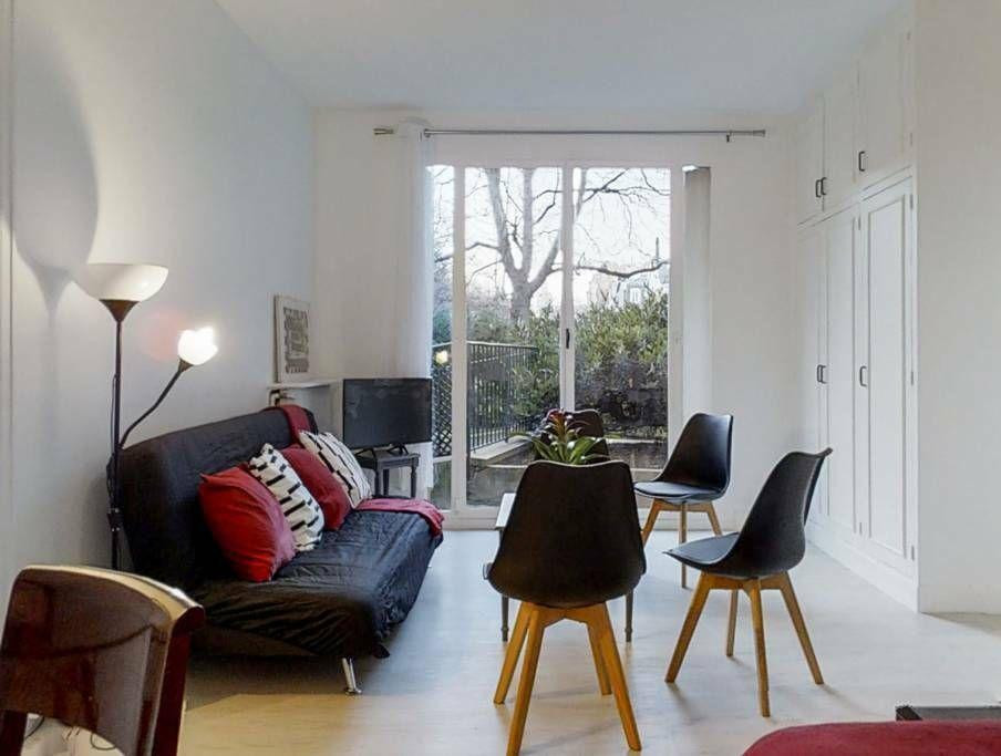 
                                                Location
                                                 Superbe Double living meublé très bien situé 35m²