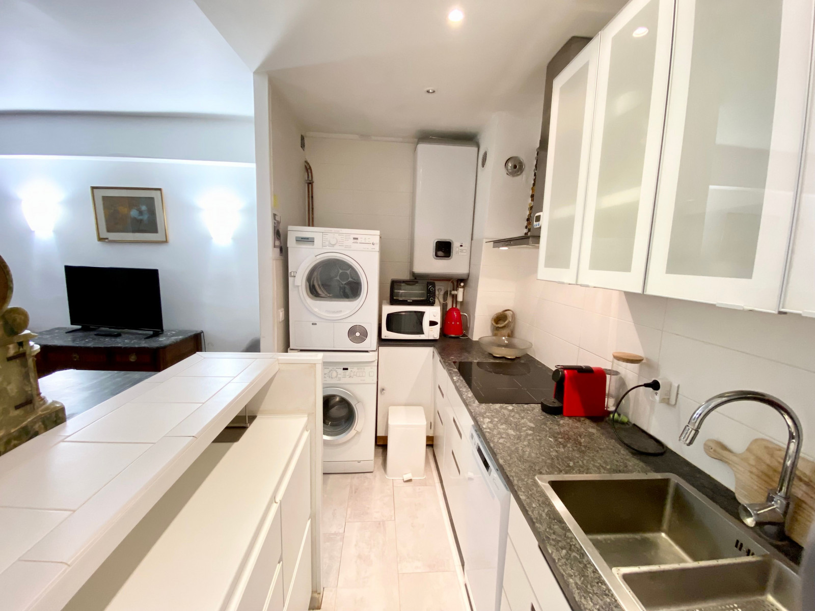 
                                                Location
                                                 Superbe duplex in the lively 9th district (loyer tout inclus)