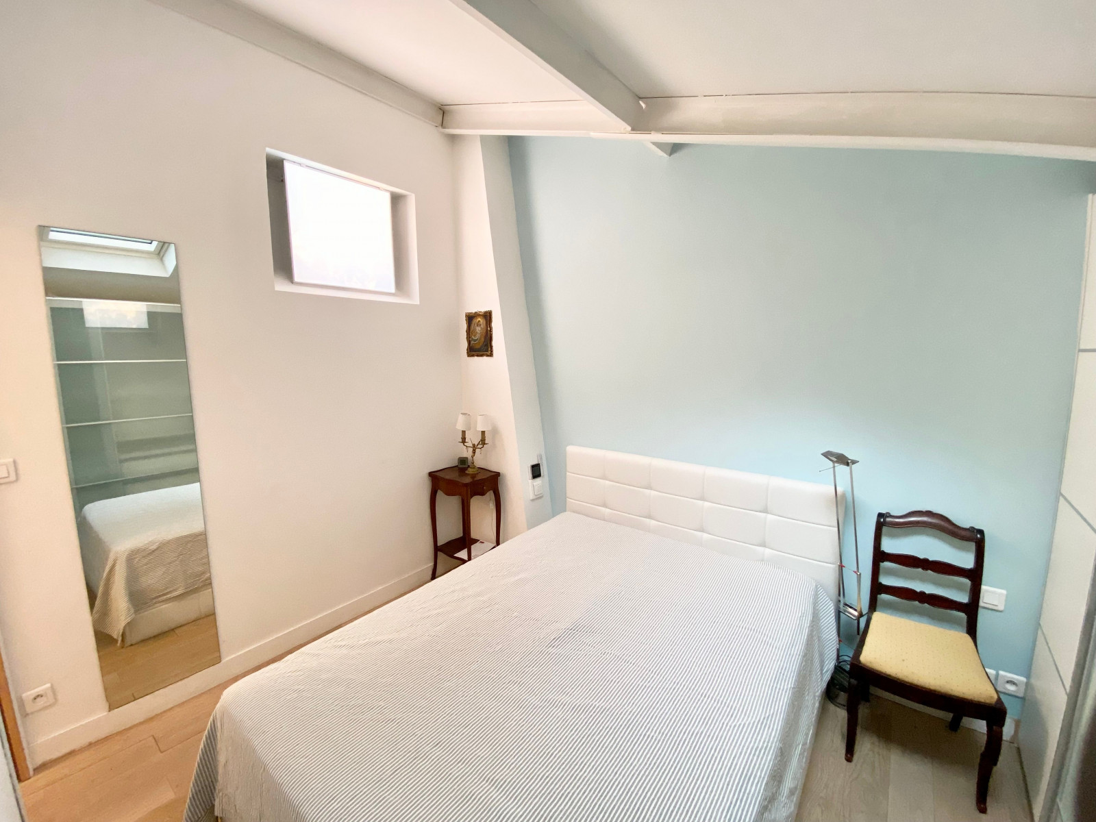 
                                                Location
                                                 Superbe duplex in the lively 9th district (loyer tout inclus)