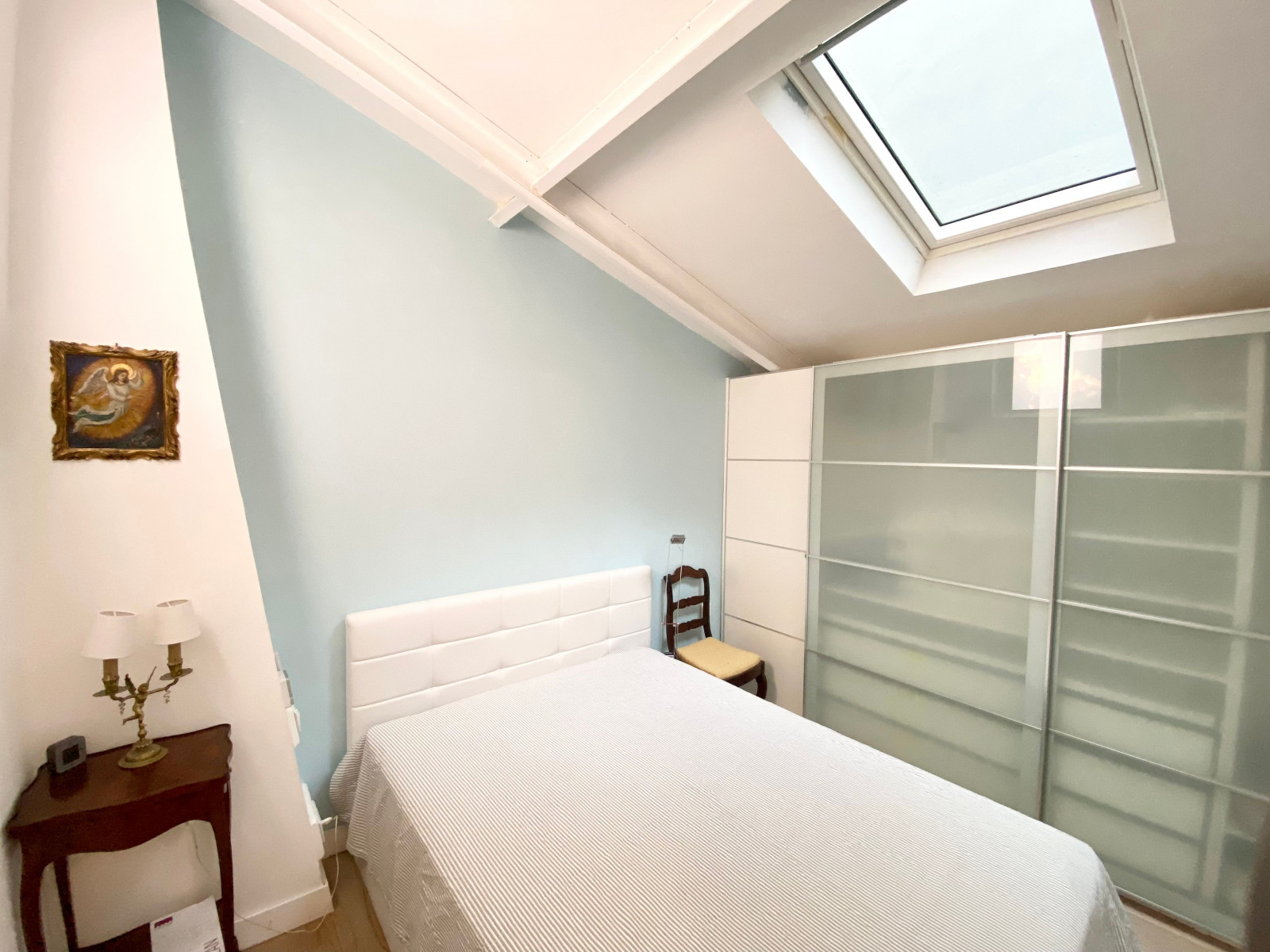 
                                                Location
                                                 Superbe duplex in the lively 9th district (loyer tout inclus)