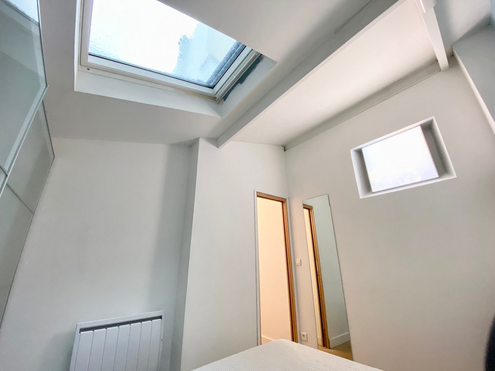 
                                                Location
                                                 Superbe duplex in the lively 9th district (loyer tout inclus)