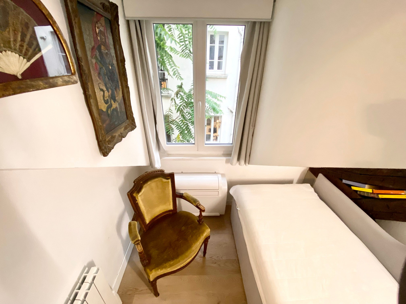 
                                                Location
                                                 Superbe duplex in the lively 9th district (loyer tout inclus)