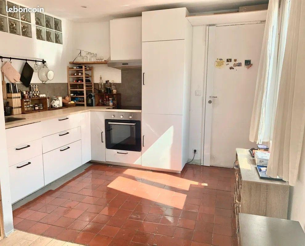 
                                                Location
                                                 Superbe et grand studio 45m² Porte Saint-Martin