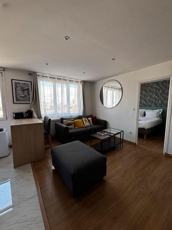 
                                                Location
                                                 Superbe F2 meublé – 40 m² – Refait à neuf