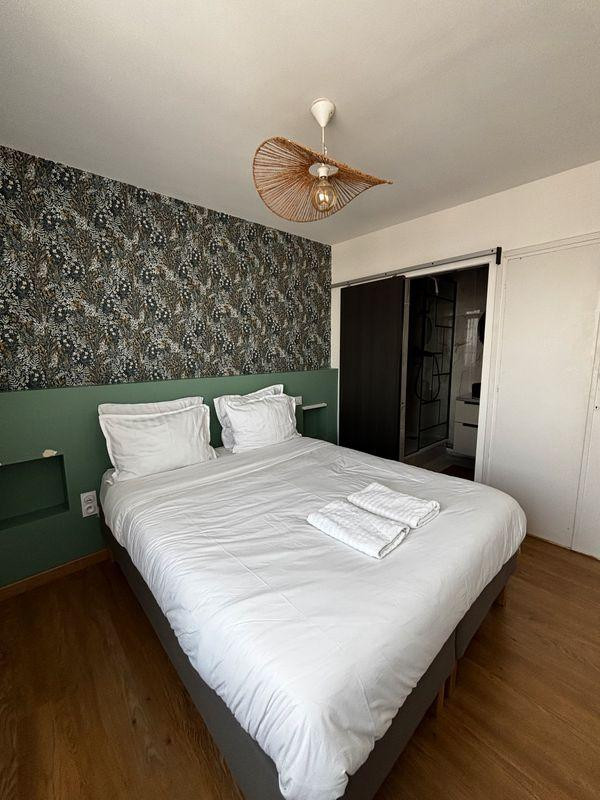 
                                                Location
                                                 Superbe F2 meublé – 40 m² – Refait à neuf