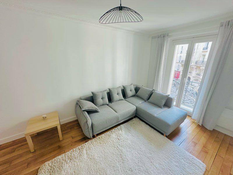 
                                                Location
                                                 Superbe F2 meublé et rénové - 44m2