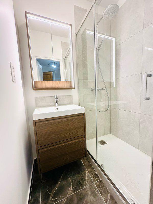 
                                                Location
                                                 Superbe F2 meublé et rénové - 44m2