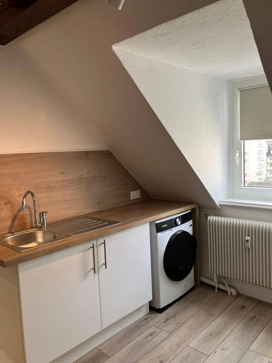 
                                                Location
                                                 Superbe F3 mansardé rénové à neuf 50m² Facultés
